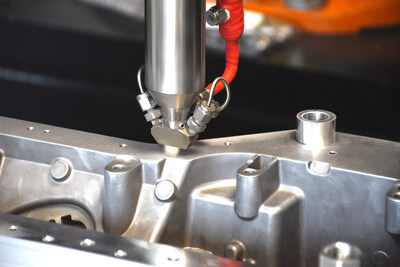 Plasmaplus anticorr coating on a battery case to avoid infiltration corrosion. (Copyright: Plasmatreat GmbH) Plasmaplus anticorr coating on a battery case to avoid infiltration corrosion. (Copyright: Plasmatreat GmbH)