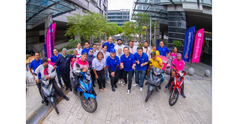 Appreciating Ramadhan Dedication: Hong Leong Islamic Bank Distributes 1,000 Food Packets to foodpanda Riders