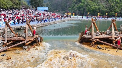 The Water Liberation Festival starts in Dujiangyan, Sichuan