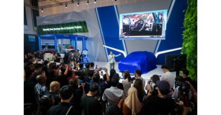 Vinfast showcases the VF 6 right-hand drive for the first time at IIMS Surabaya 2025