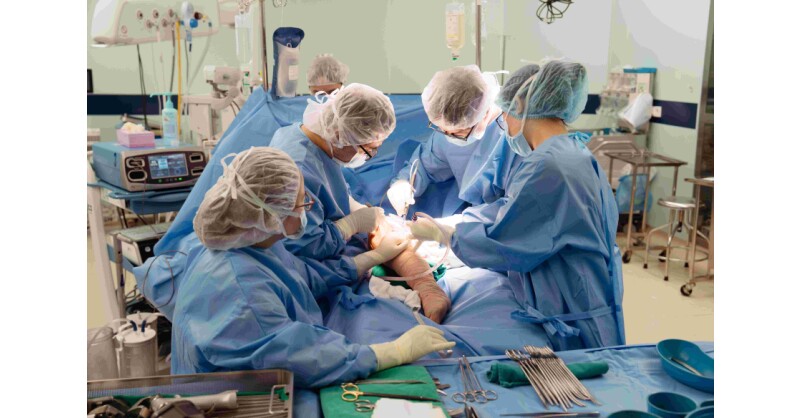 Vinmec performs its first total femoral replacement for world's youngest cancer patient