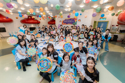 Macao contemporary artist Bibi Lei presents a workshop July 26 at The Parisian Macao’s Qube Kingdom to parents and children, helping participants establish close connections through art. (PRNewsfoto/Sands China Ltd.)