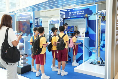 The ASTRI stand attracts many visitors to explore various interactive games and witness the concrete applications of cutting-edge technologies in daily life. The ASTRI stand attracts many visitors to explore various interactive games and witness the concrete applications of cutting-edge technologies in daily life.