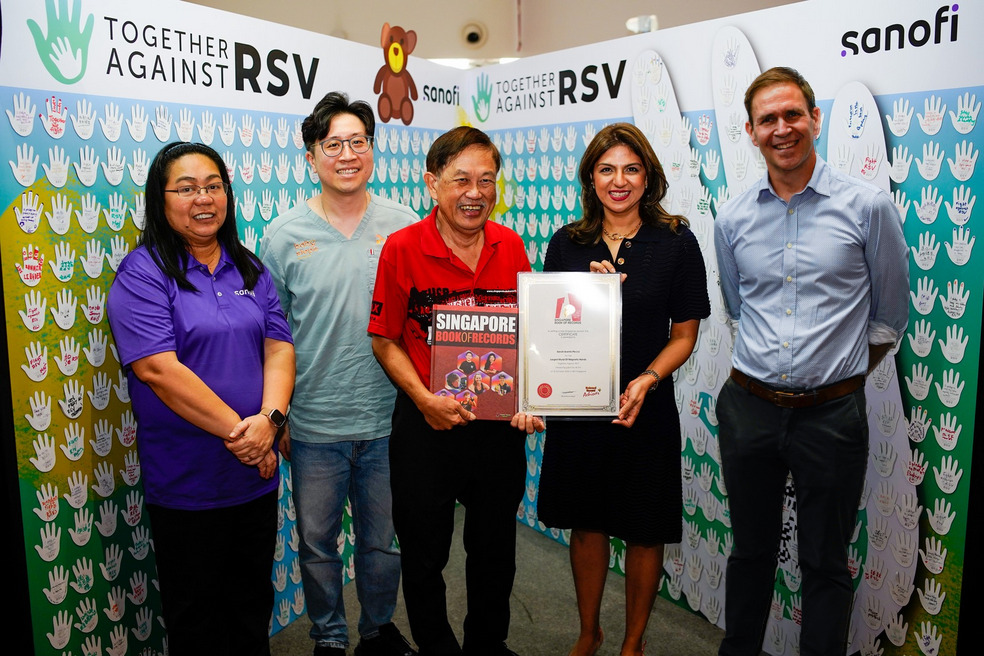 (L to R: Ruby Dizon, Vaccines Medical Head, Sanofi SEA & India, Dr Adrian Tan, Founder & Medical Director of Babysteps Medical and Babysteps & Beyond Family & Child Clinic, Mr Ong Eng Huat, Founder & President of Singapore Book of Record, Zainab Sadat, Vaccines General Manager, Sanofi SEA & India and Eric Mansion, Pharma General Manager & MCO Lead, Sanofi SEA & India)