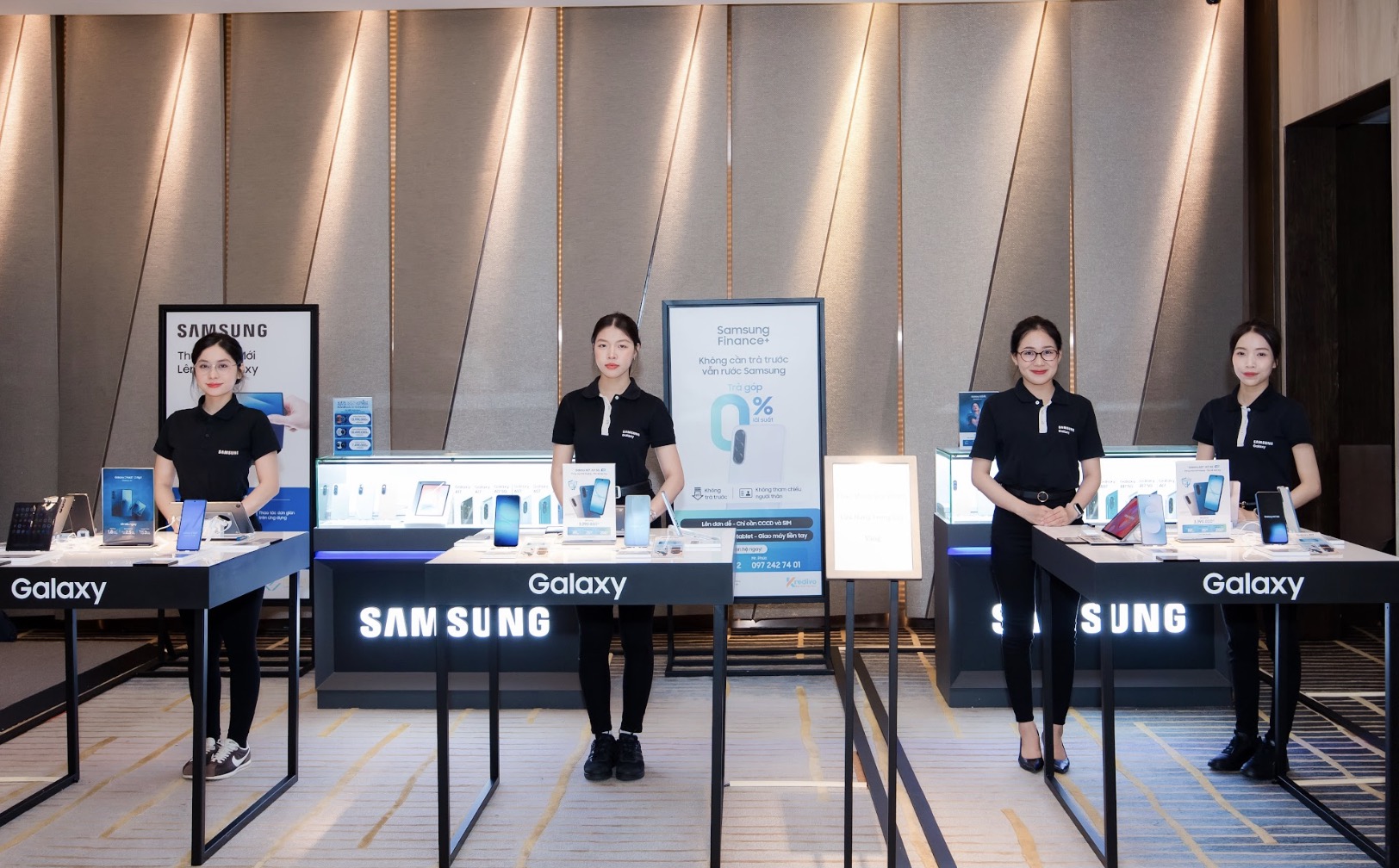 In a market that is becoming increasingly competitive, Samsung and Hai Sau Sau are working together to provide consumers with a more cohesive and seamless technology experience. The “One Samsung” model aims to showcase how Samsung’s product ecosystem works together — enabling users to explore, connect, and enjoy a smarter, more convenient lifestyle.