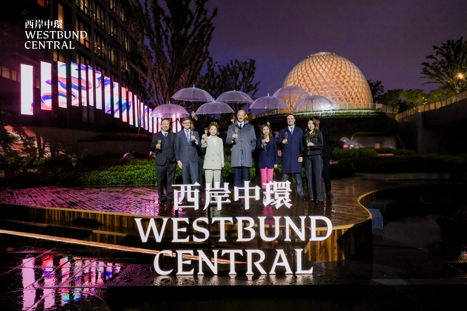 Photo 1: (From left to right) Mr. Raymond Wong, Director & Head of Property Development, Westbund Central; Mr. John Simpkins, General Counsel, Hongkong Land; Ms. Alfreda Zeng, Chief Operating Officer, Ping An Real Estate; Mr. Stuart Grant, Chief Executive, Westbund Central; Ms. Gan Jin, Vice Chairman, Shanghai West Bund Development Group; Mr. Craig Beattie, Chief Financial Officer, Hongkong Land and Ms. Vera Wu, Director & Head of Commercial Property, Westbund Central.