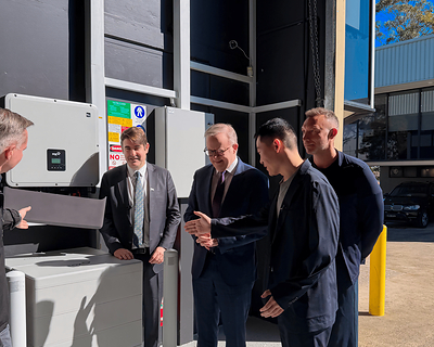 Fox ESS introduces its flagship product to the Prime Minister