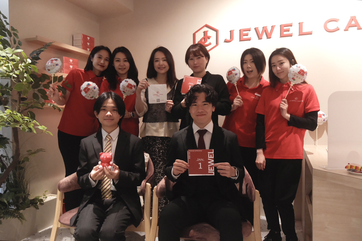 Jewel Cafe team members providing trusted specialty buying services in Taiwan.
