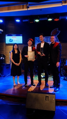 Kaneka Ubiquinol™ wins NutraIngredients-Asia Healthspan Ingredient of the Year. From left: Tingmin Koe, Editor, NutraIngredients-Asia; Kazuki Takita, Assistant Manager, Marketing & Sales (APAC), Kaneka Ubiquinol™; Tsuyoshi Takakuwa, Head of Marketing & Sales APAC, Kaneka Corporation; and Gary Scattergood, Managing Director Asia, William Reed and Publisher, NutraIngredients-Asia. 